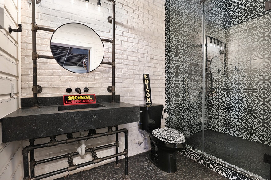 More Photos Of 1435 FM 1463 Rd, Katy Showroom For Sale