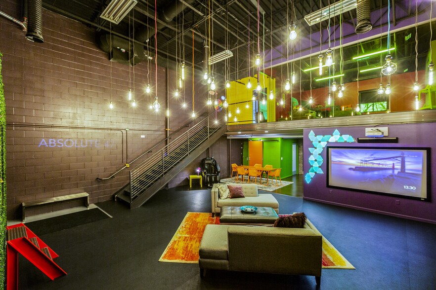 More Photos Of 10 Draper St, Woburn Warehouse For Lease