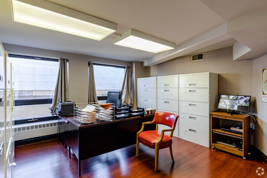 More Photos Of 115 7th St, Rockford Medical For Sale