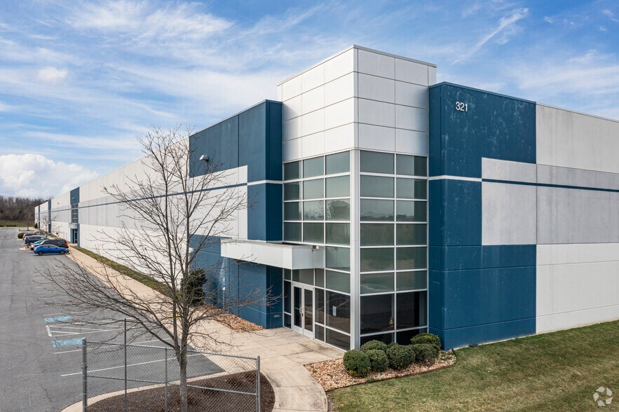 More Photos Of 321 Apple Valley Rd, Winchester Warehouse For Lease