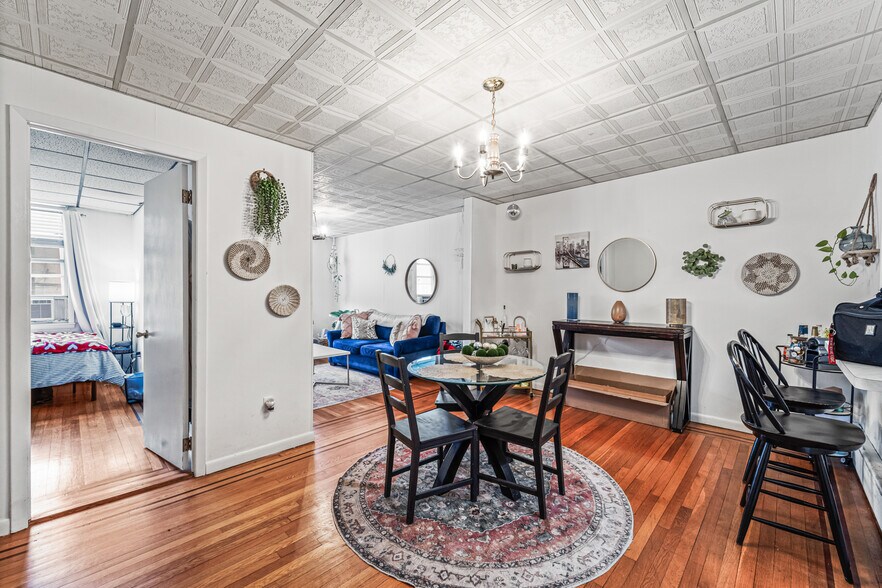 More Photos Of , Astoria General Retail For Sale