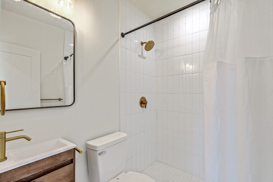 More Photos Of 68 Lee St, Charleston Apartments For Sale