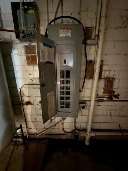 More Photos Of 1845 Linwood Blvd, Oklahoma City Storefront For Sale