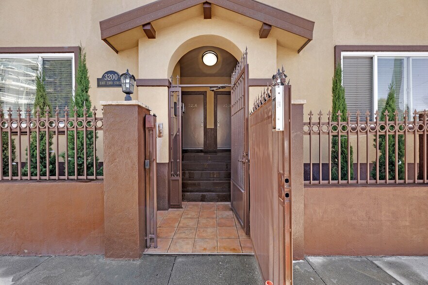 More Photos Of 2300-2306 Fruitvale Ave, Oakland Apartments For Sale