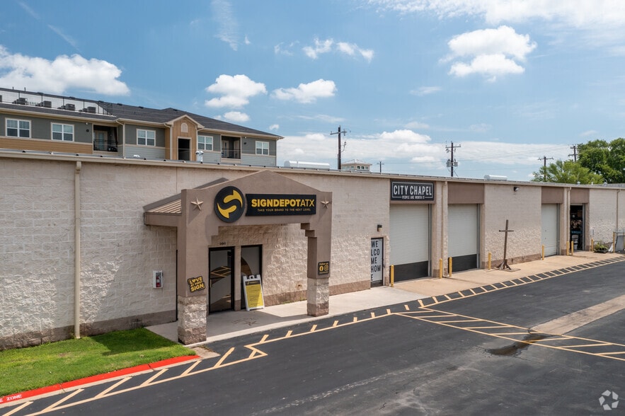More Photos Of 12110 Manchaca Rd, Austin Unknown For Lease