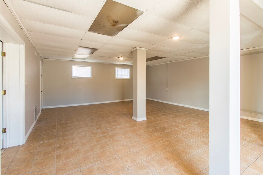 More Photos Of 1044 Baxter St, Athens Freestanding For Sale