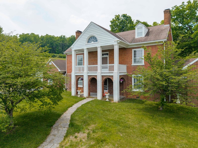 Primary Photo Of 610 New Hope Rd, Staunton Specialty For Sale