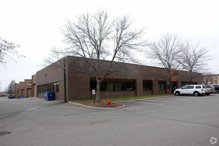 More Photos Of 1325 American Blvd E, Bloomington Showroom For Sale