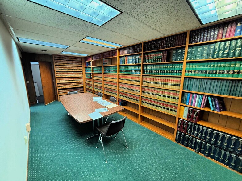 More Photos Of 115 Broad St, Reinbeck Office For Sale