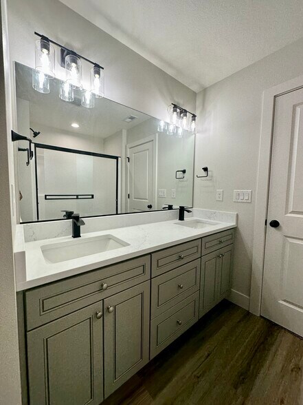 More Photos Of , Kelso Multifamily For Sale