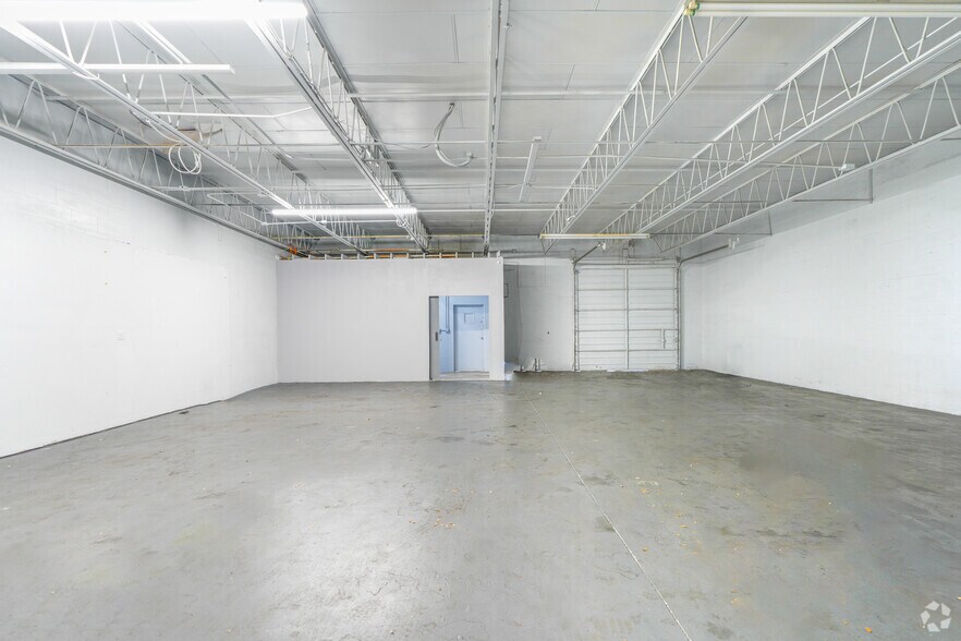 More Photos Of 14605 49th St N, Clearwater Light Distribution For Lease