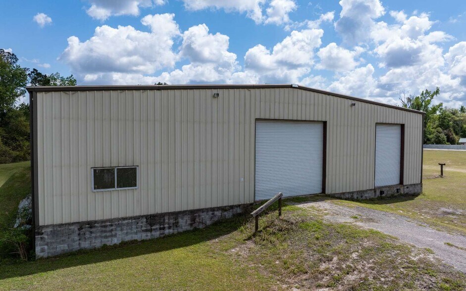 More Photos Of 6101 County Road 136, Live Oak Warehouse For Lease