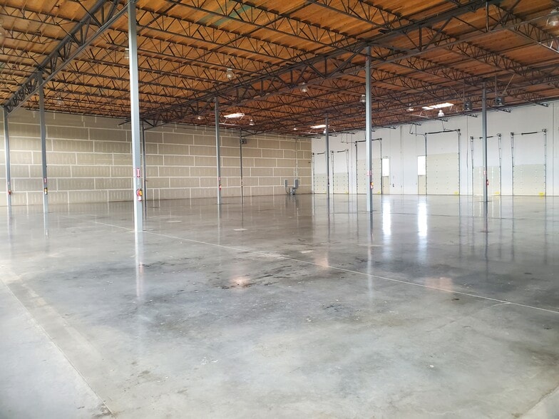 More Photos Of 600 S 74th Pl, Ridgefield Manufacturing For Lease