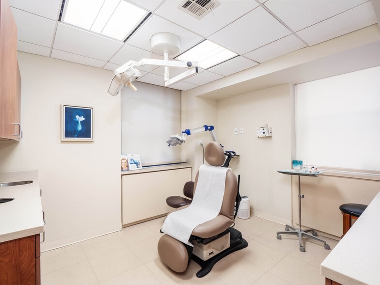 More Photos Of 115 E 61st St, New York Medical For Sale