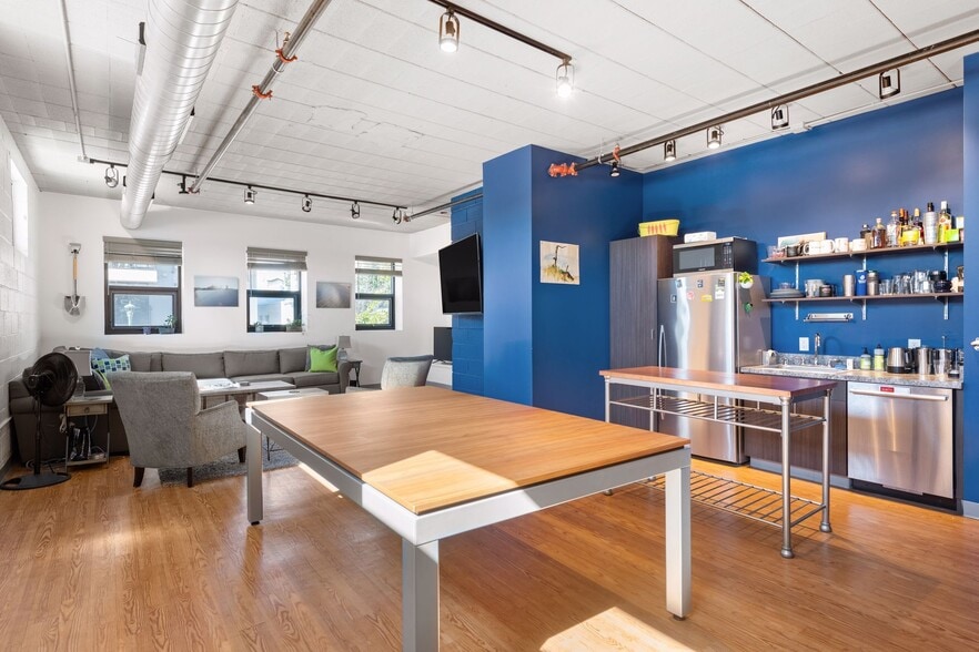 More Photos Of 2639-2641 Nicollet Ave, Minneapolis Storefront Retail Office For Lease