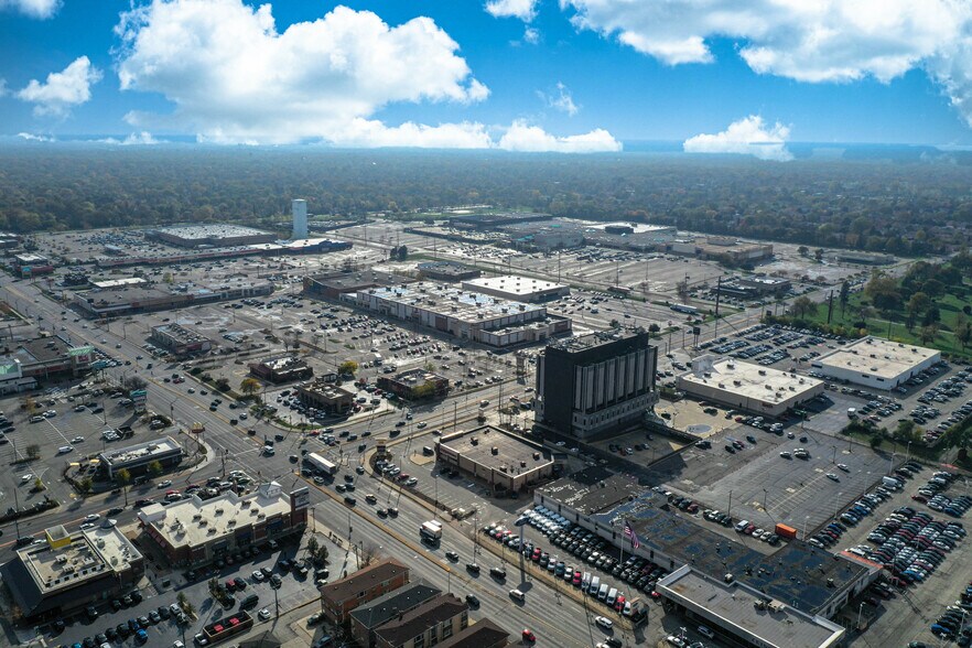 More Photos Of 7200 W Cermak Rd, North Riverside Drugstore For Lease