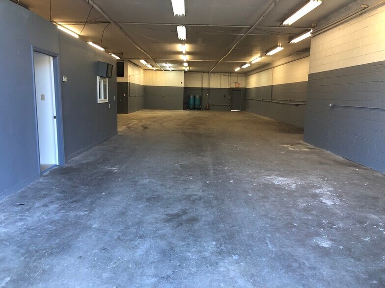 More Photos Of 44827 Old Ox Rd, Sterling Warehouse For Lease