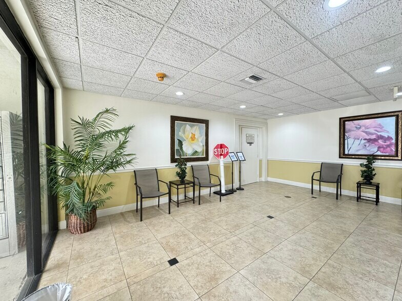 More Photos Of 9210 Sunset Dr, Miami Office For Lease