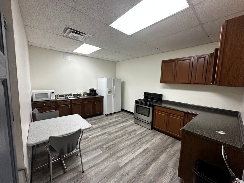 More Photos Of 797 Cool Spring Rd, Mingo Junction Office For Lease