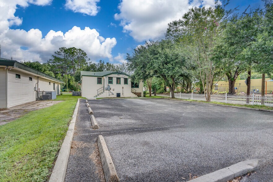 More Photos Of 1401 Spring Hill Ave, Mobile Medical For Sale