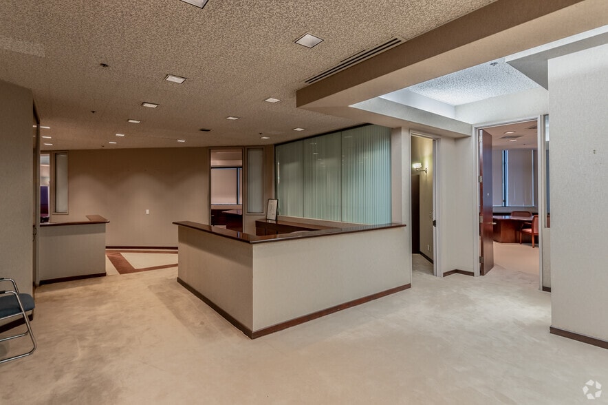 More Photos Of 625 N Grand Ave, Santa Ana Office For Sale