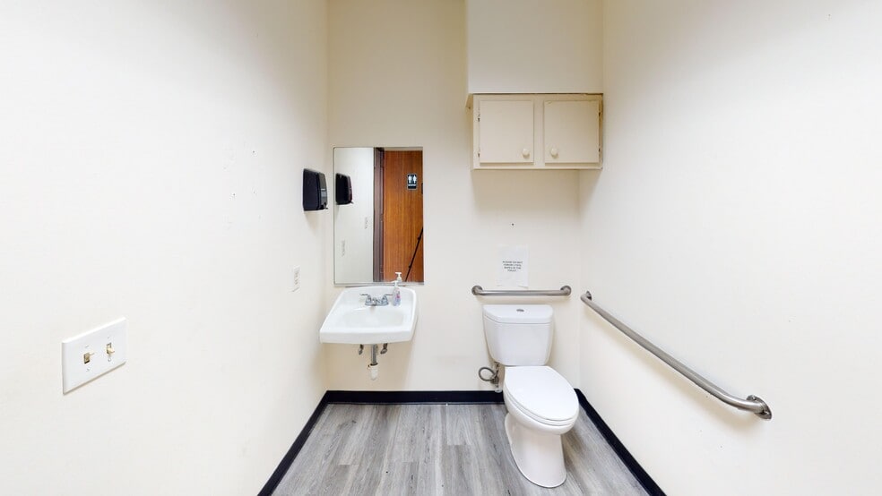 More Photos Of 3201 Atlanta Industrial Pky NW, Atlanta Light Distribution For Lease