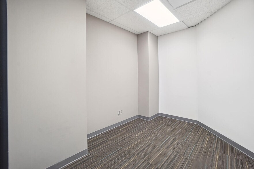 More Photos Of 10007 Boul Pie-IX, Montréal Office For Sale
