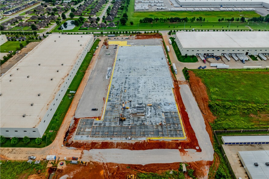 More Photos Of 5100 SW Regional Airport Blvd, Bentonville Warehouse For Lease