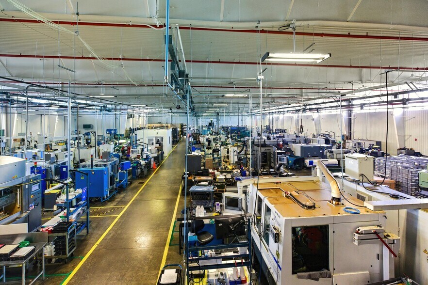 More Photos Of 3581 Mercantile Ave, Naples Manufacturing For Lease