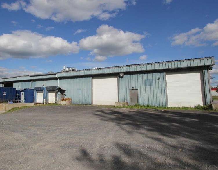 More Photos Of 900-914 Av Simard, Chambly Warehouse For Sale