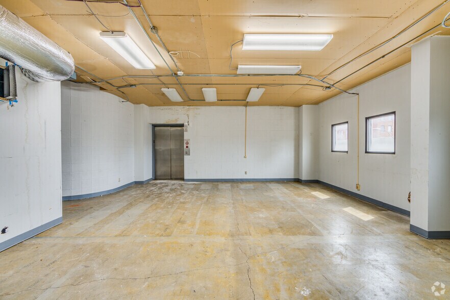 More Photos Of 111 E 7th St, Chattanooga Storefront Retail Office For Sale