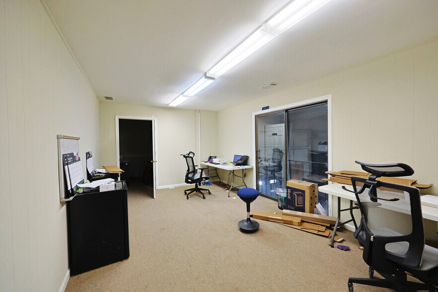 More Photos Of 556 Dettor Rd, Charlottesville Warehouse For Lease