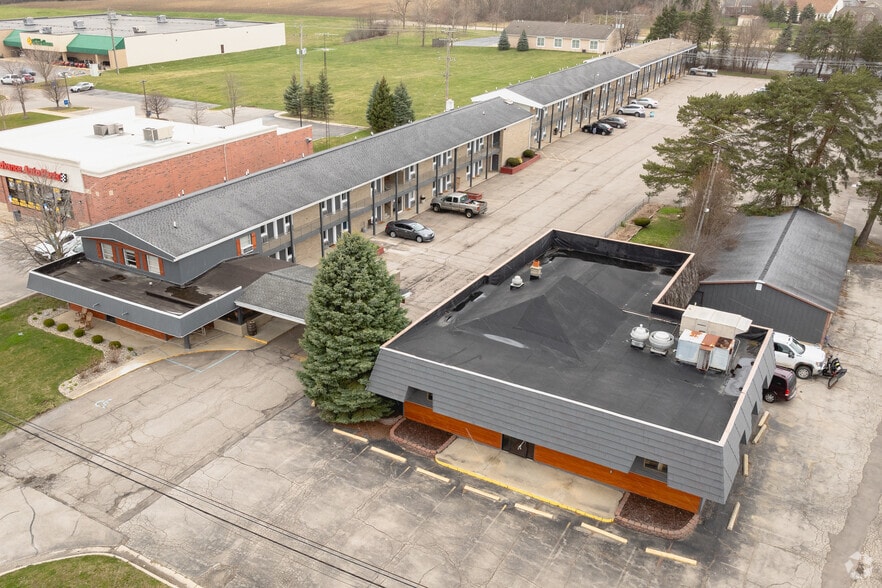 More Photos Of 1441 W Chicago Blvd, Tecumseh Restaurant For Sale