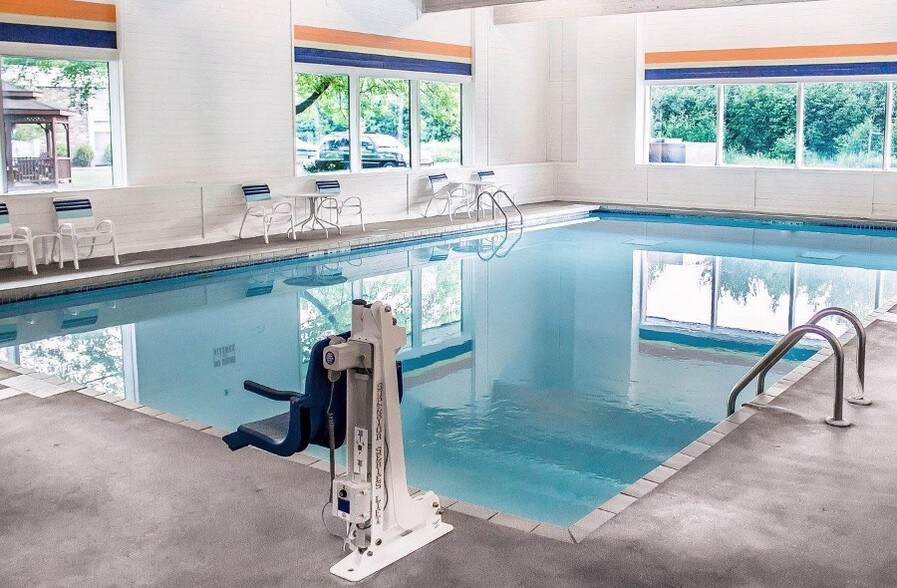 More Photos Of 668 W Kemp St, Rhinelander Hospitality For Sale