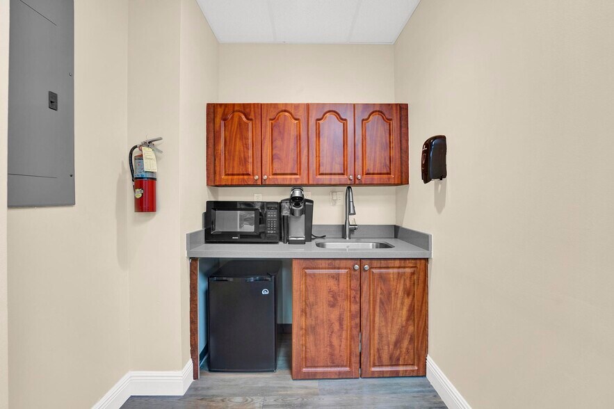 More Photos Of 5801 NW 151st St, Miami Lakes Office For Lease
