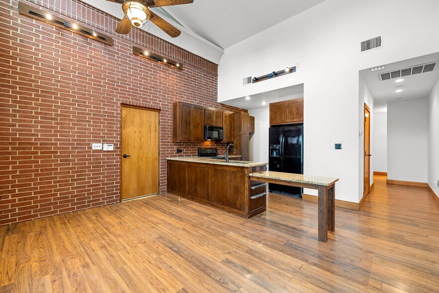 More Photos Of 1515 E Belt Line Rd, Carrollton Office Residential For Sale