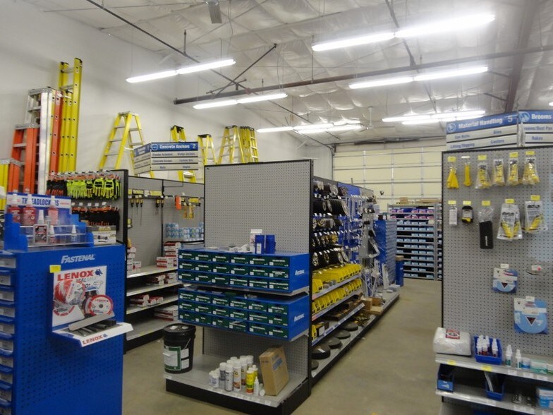 More Photos Of 310 Moore Ln, Collierville Warehouse For Lease