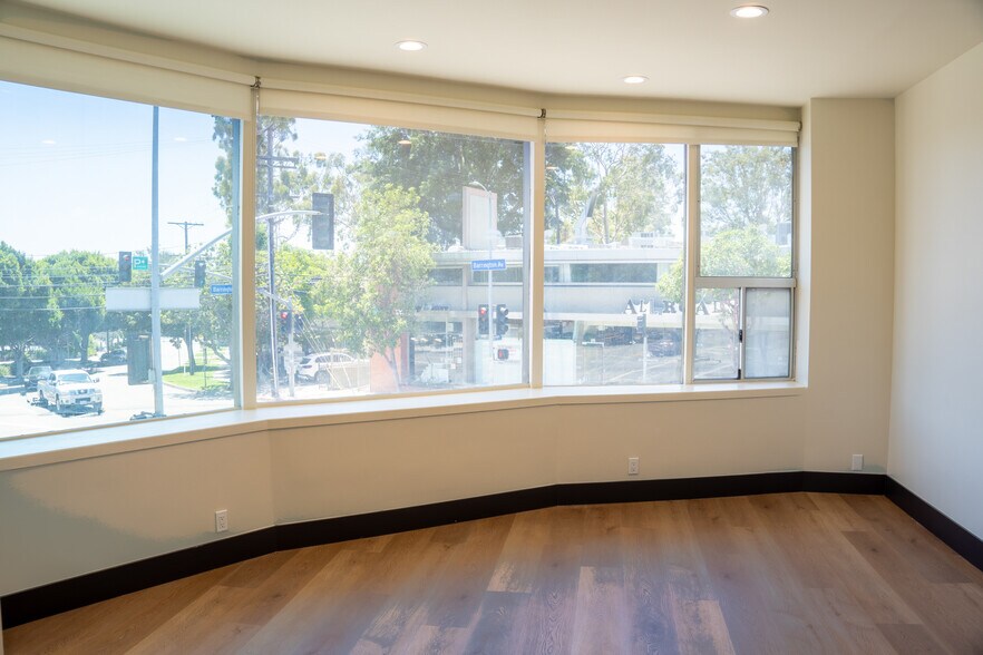 More Photos Of 146-150 S Barrington Ave, Los Angeles Storefront Retail Office For Lease