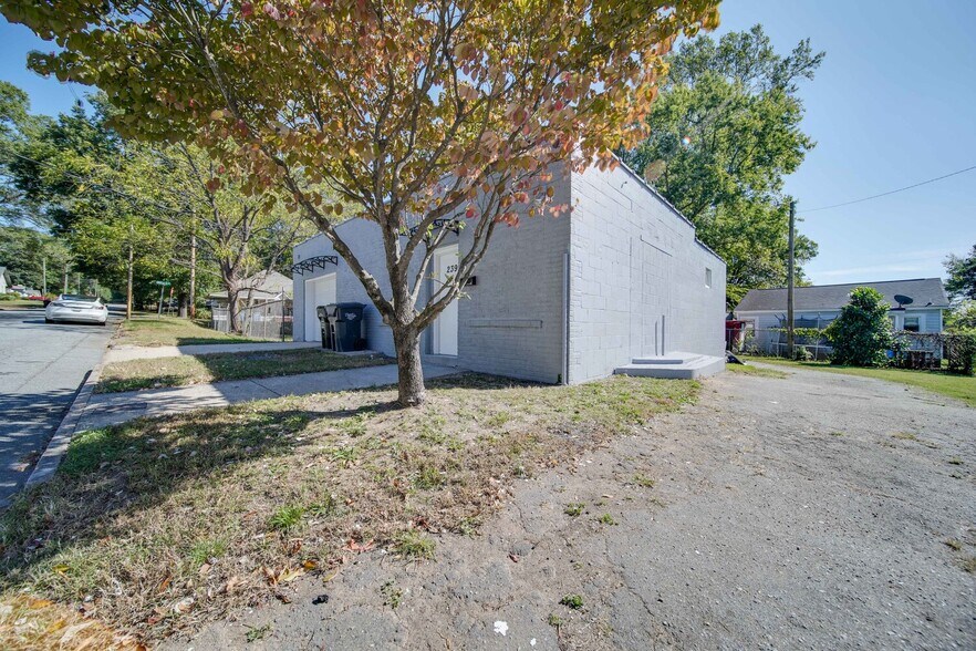More Photos Of 239 Brookwood Ave NW, Concord Flex For Sale
