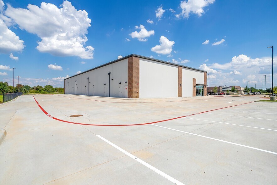 More Photos Of 4004 E US Highway 377, Granbury Freestanding For Lease