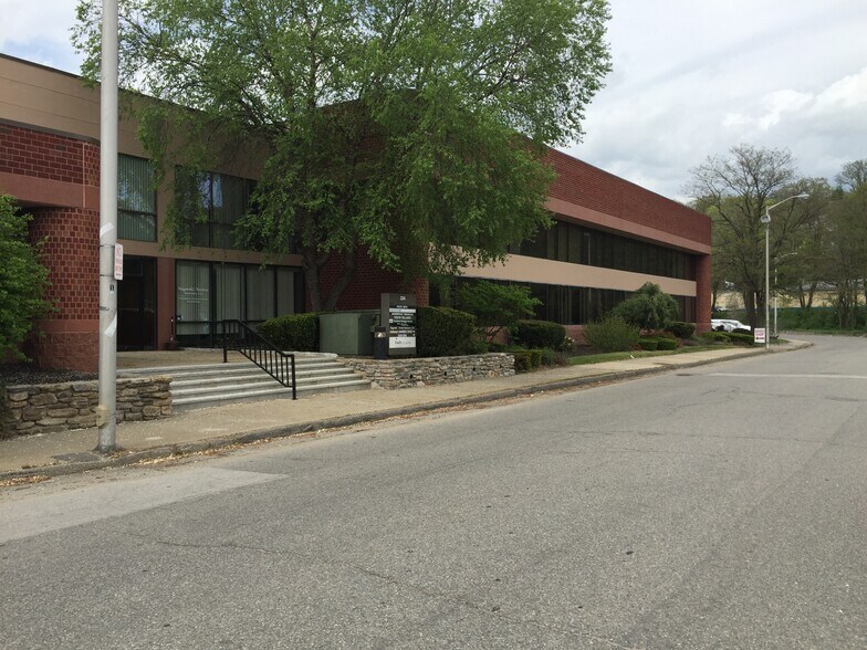 More Photos Of 324 Grove St, Worcester Office For Lease