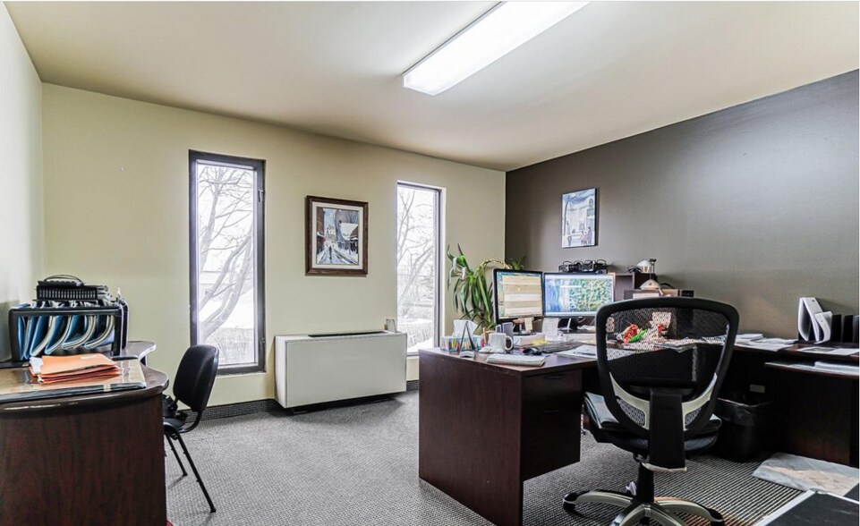 More Photos Of 2100 Boul René-Gaultier, Varennes Service Station For Sale