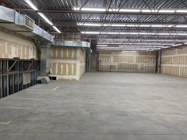 More Photos Of 55 Lake Blvd, Redding Department Store For Lease