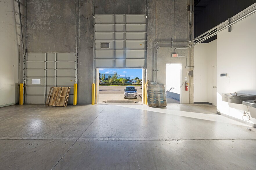 More Photos Of 14001 NW 112th Ave, Hialeah Gardens Warehouse For Lease