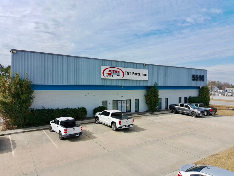 More Photos Of 5516 Export Blvd, Garden City Warehouse For Lease