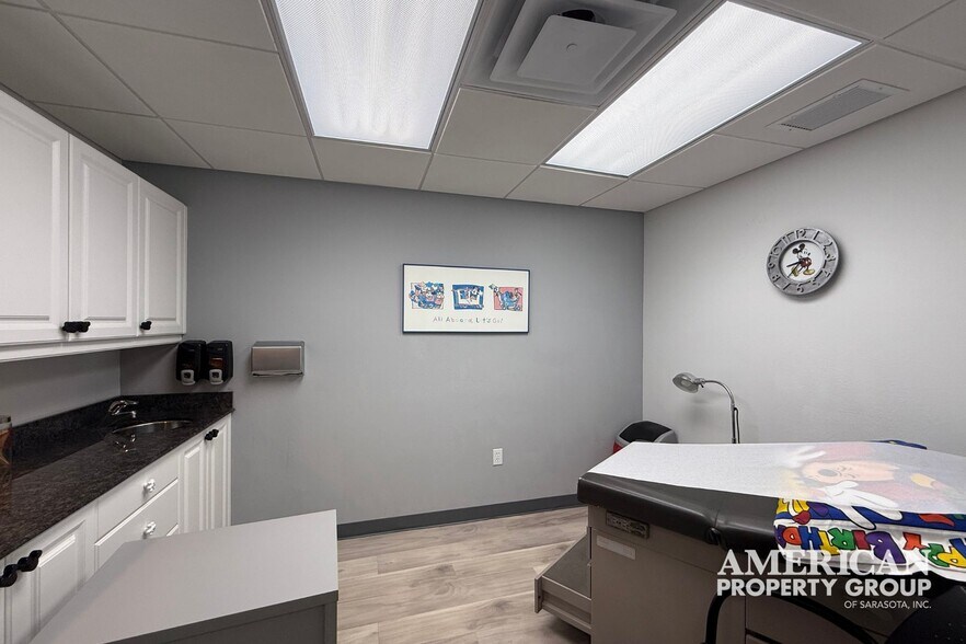 More Photos Of 3627 Webber St, Sarasota Storefront Retail Office For Sale