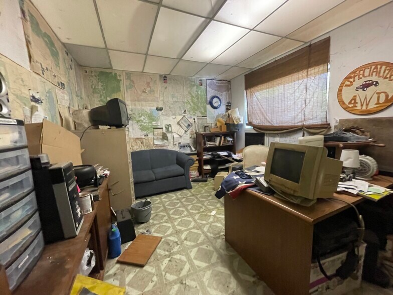 More Photos Of 8532 Clovely Ln, Sacramento Auto Repair For Sale