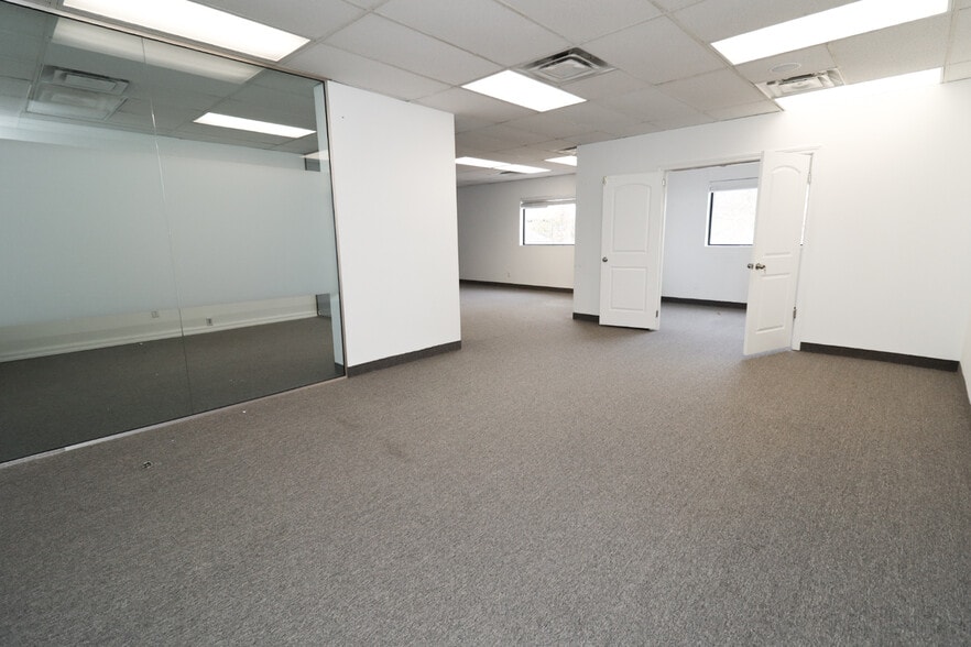 More Photos Of 734-752 Sheppard Ave E, Toronto Unknown For Lease