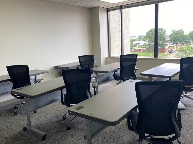 More Photos Of 300 Olive St, Texarkana Office For Lease