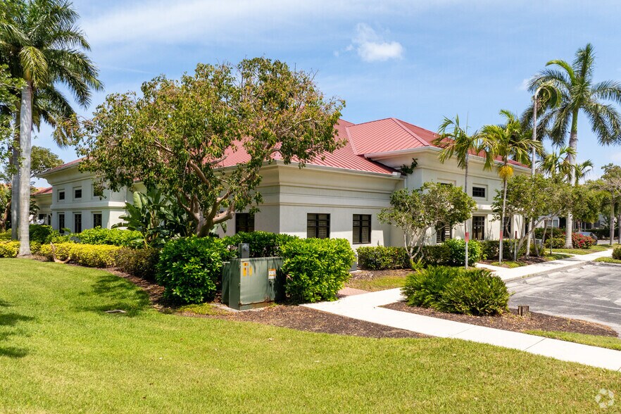 More Photos Of 9090 Park Royal Dr, Fort Myers Medical For Lease